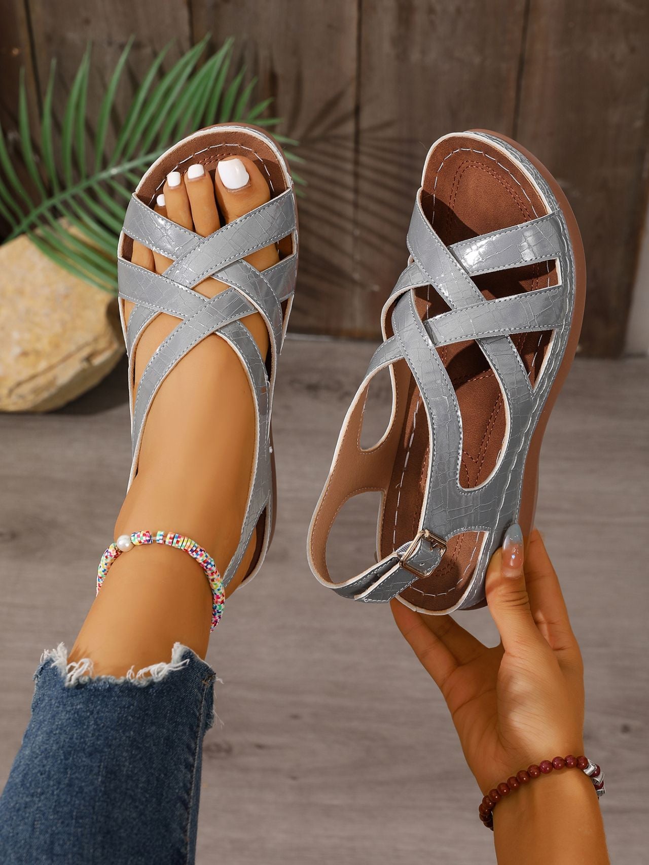 (🔥Specjalna oferta letnia - 50% zniżki, bezpłatna dostawa!) Klasyczne letnie damskie sandały ortopedyczne, łączące w sobie wsparcie i oddychalność✅ Zmniejszają nacisk podczas chodzenia, dzięki czemu stają się łatwiejsze i wygodniejsze.